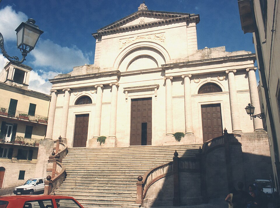 File:Cattedraleozieri2.jpg