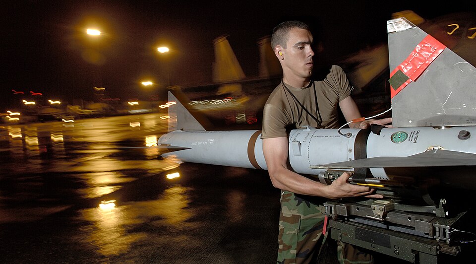 File:Loading AIM-7.jpg