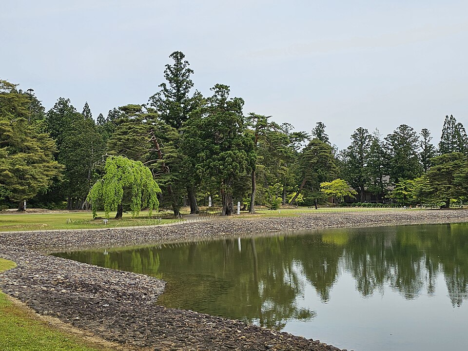 File:Motsuji Temple, Pure Land Garden.jpg