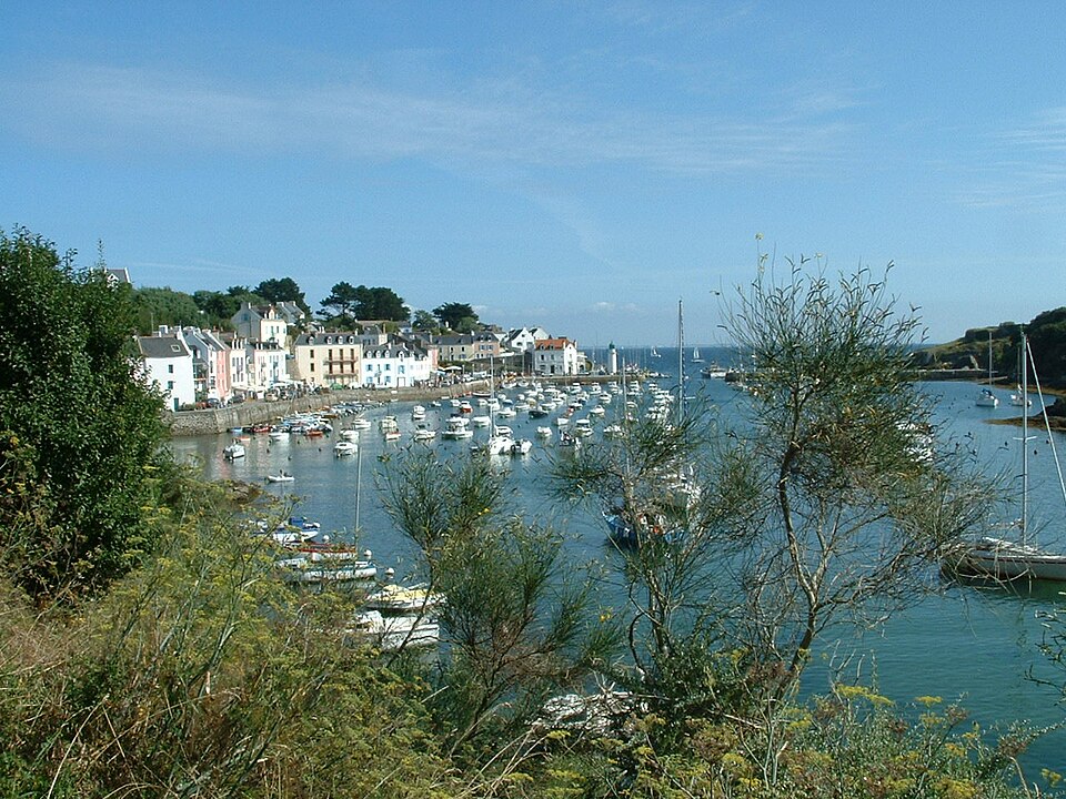 File:Port Sauzon.jpg
