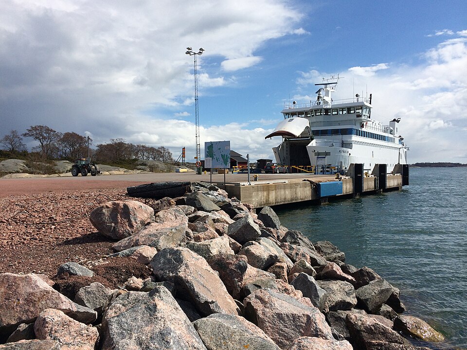 File:Torsholman lauttasatama.jpg