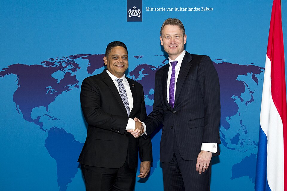 File:171121 Rhuggenaath Curaçao bij Zijlstra (37674417335).jpg