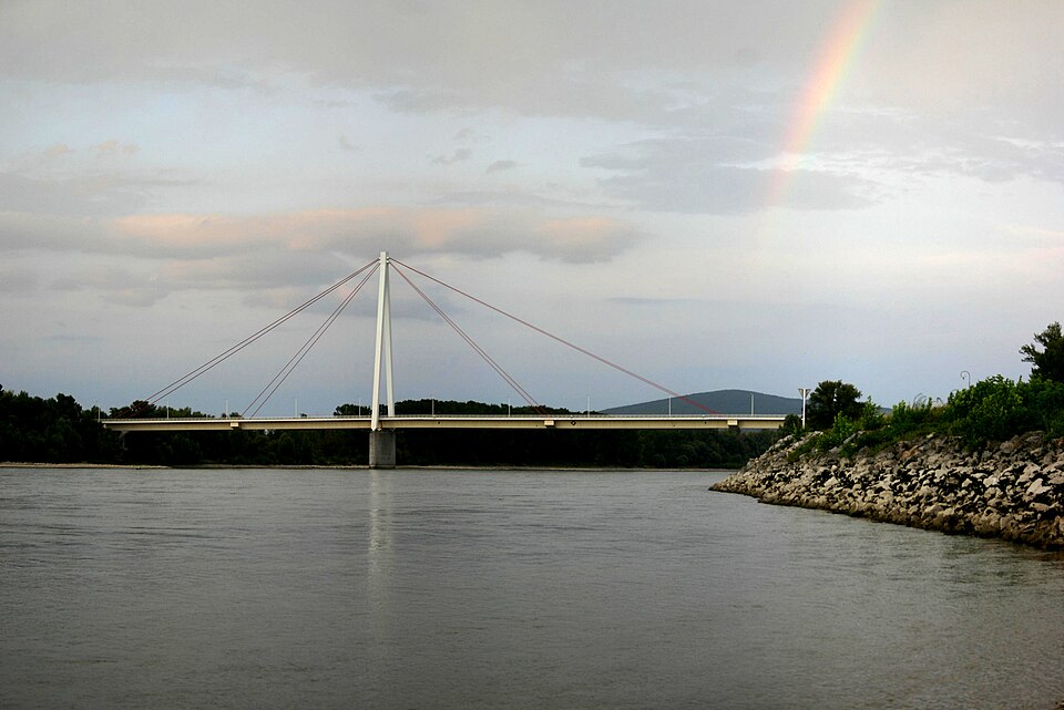 File:Bad Deutsch-Altenburg Donaubrücke.jpg