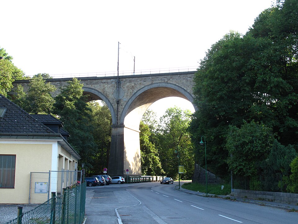File:Eisenbahnviadukt Eichgraben 01.jpg