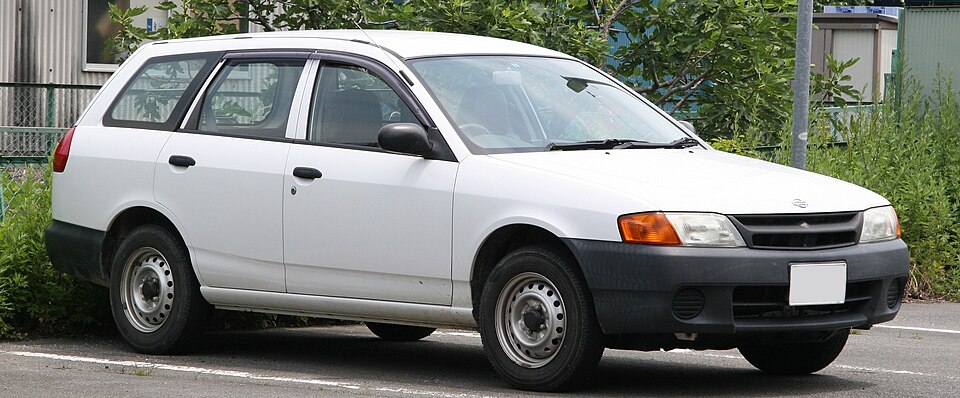 File:NISSAN AD Van.jpg