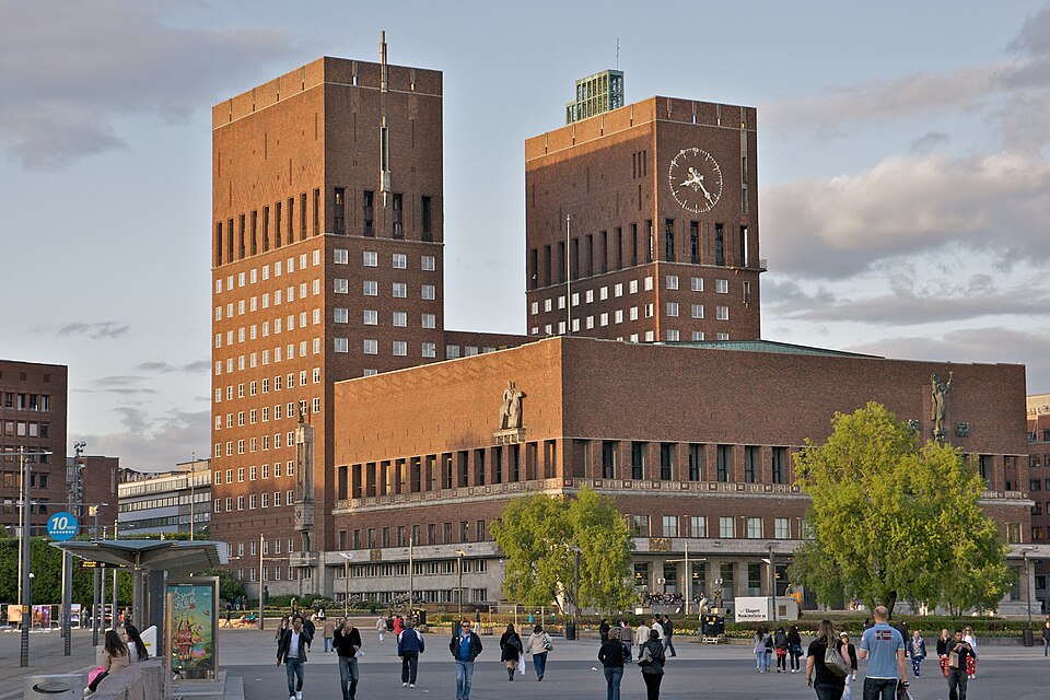 File:Oslo rådhus (by alexao).jpg