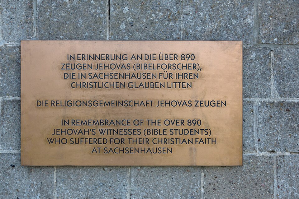 File:Sachsenhausen-witness-wyrd.jpg