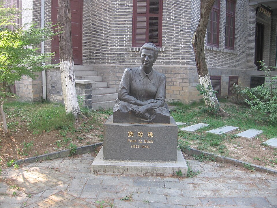 File:Statue of Pearl S. Buck.jpg