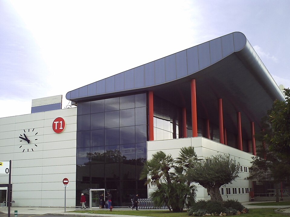 File:Terminal-1-Aeropuerto-Alicante.JPG