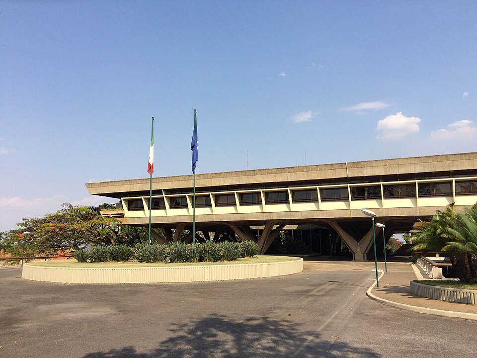 File:Ambasciata d’Italia Brasilia 2015.jpg