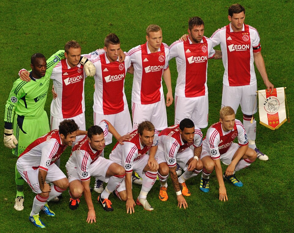 File:Basis Elftal Ajax 14Sep2011.jpg