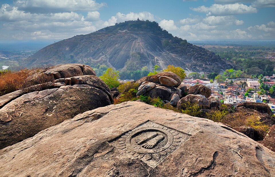 File:Footprint of Chandragupta Maurya.jpg