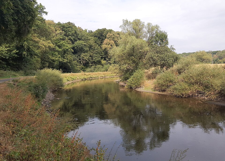 File:Lahn near Aumenau.jpg