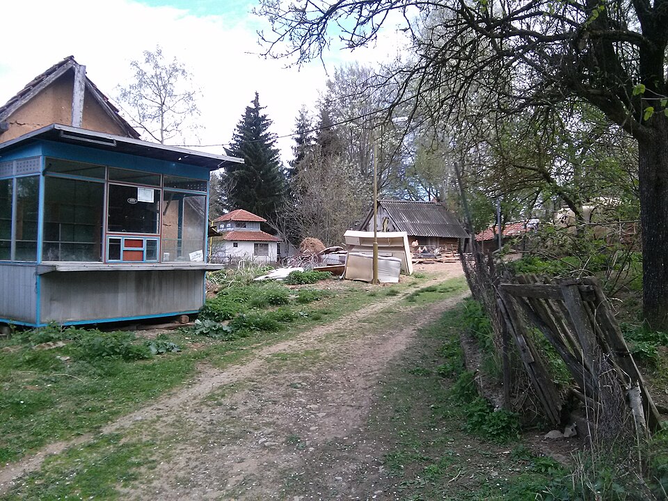 File:Lujinci, Vlasina Rid 04.jpg