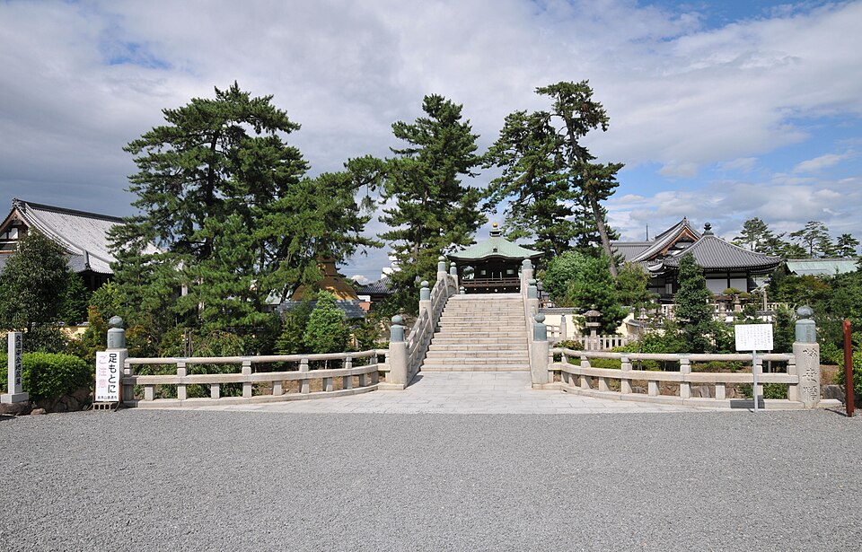 File:Zentsuji 01.JPG