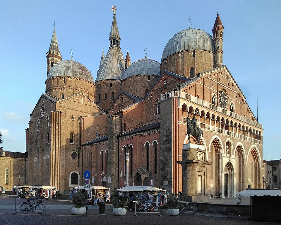File:Basilica of St. Anthony in Padua.jpg