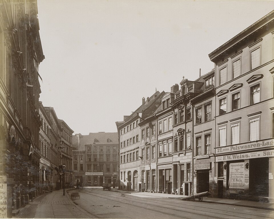 File:Berlin, Jüdenstraße Richtung Stralauer Straße.jpg
