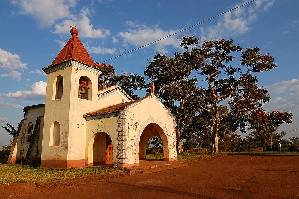 File:Chapel in Gurue (3966883240).jpg