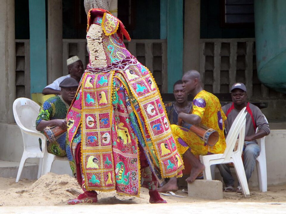File:Ganvie Voodoo Dancer (21596115932).jpg
