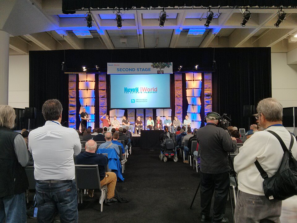 File:Macworld 2014 Forum Discussion.jpg