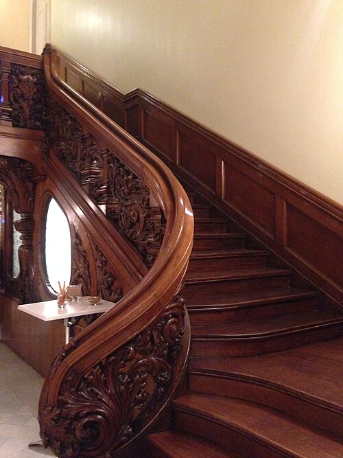 File:Main stair case.jpg