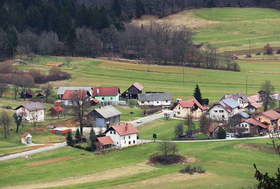 File:Velike Lese Slovenia 2.jpg