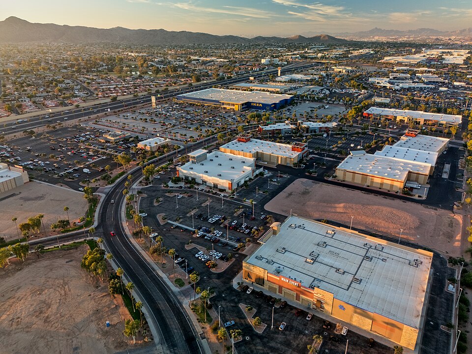 File:231105-6 Emerald Center.jpg