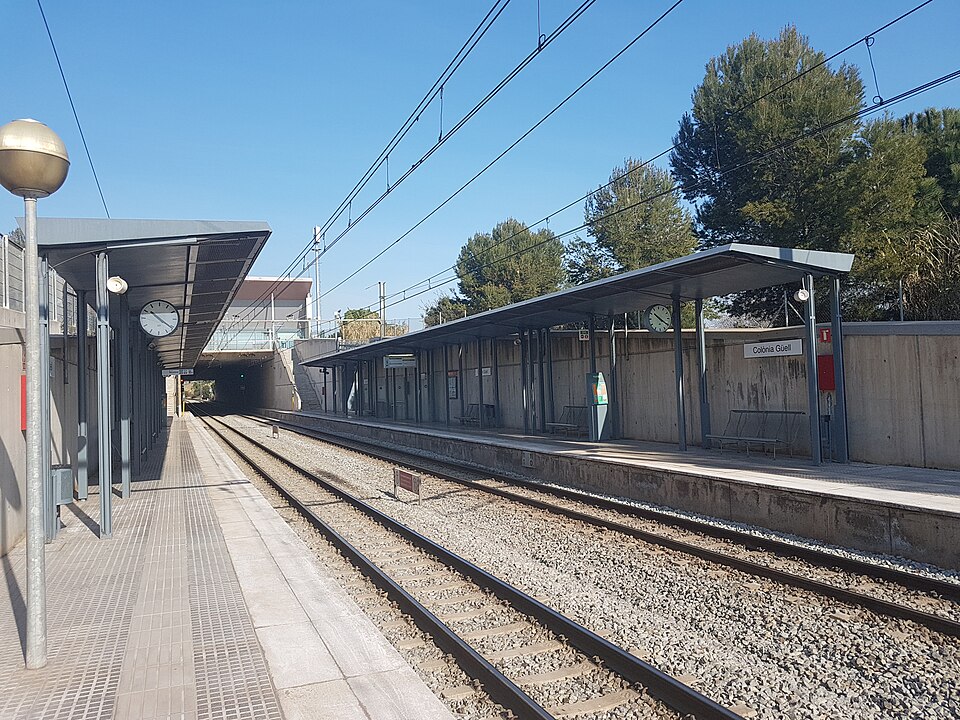 File:Estació Colònia Güell 2019.jpg