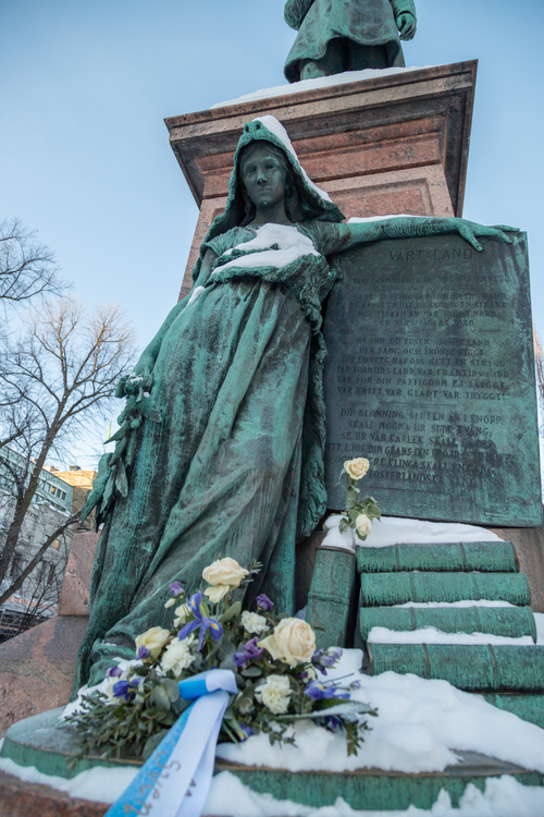 File:Johan Ludvig Runeberg staty 02.png
