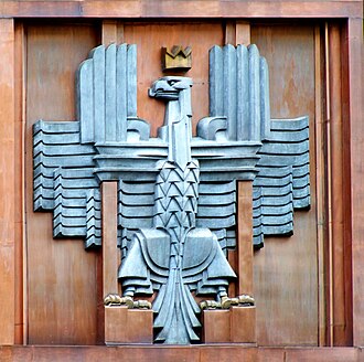 Polish coat of arms (unofficial) on the façade of the post office in Warsaw, by Julian Puterman-Sadłowski (1934)