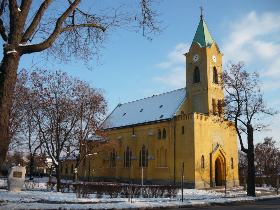 File:Rákosligeti katolikus templom.jpg