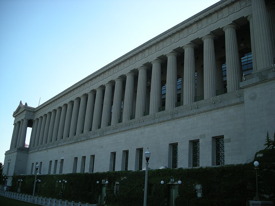 File:Soldier Field August 2010.JPG