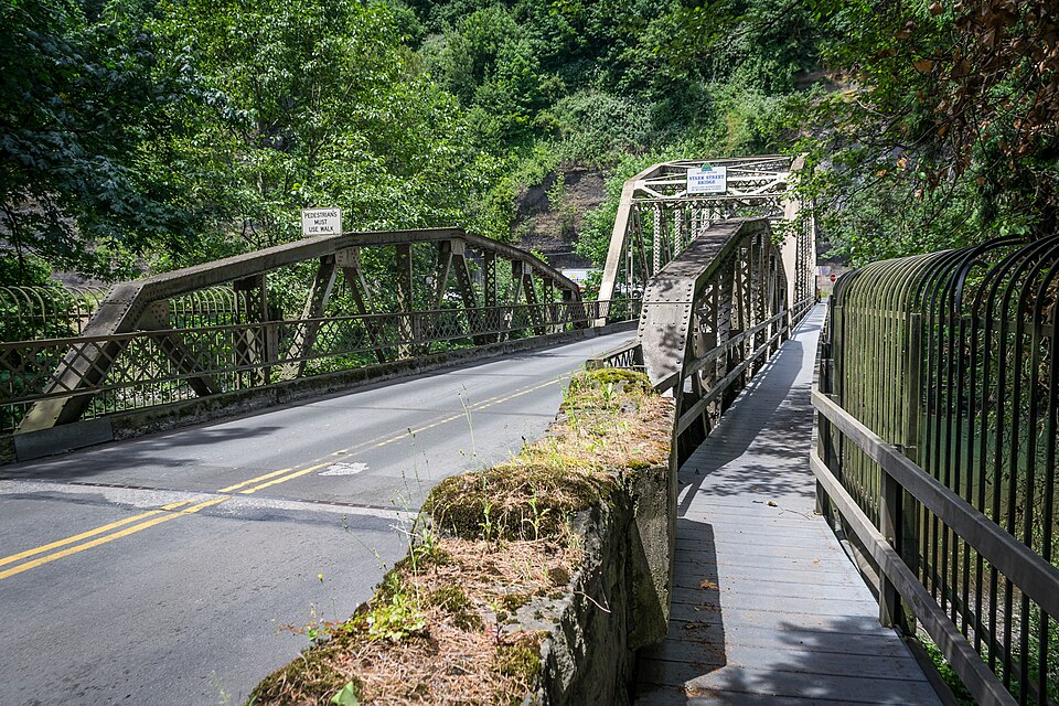 File:Stark Street Bridge South.jpg