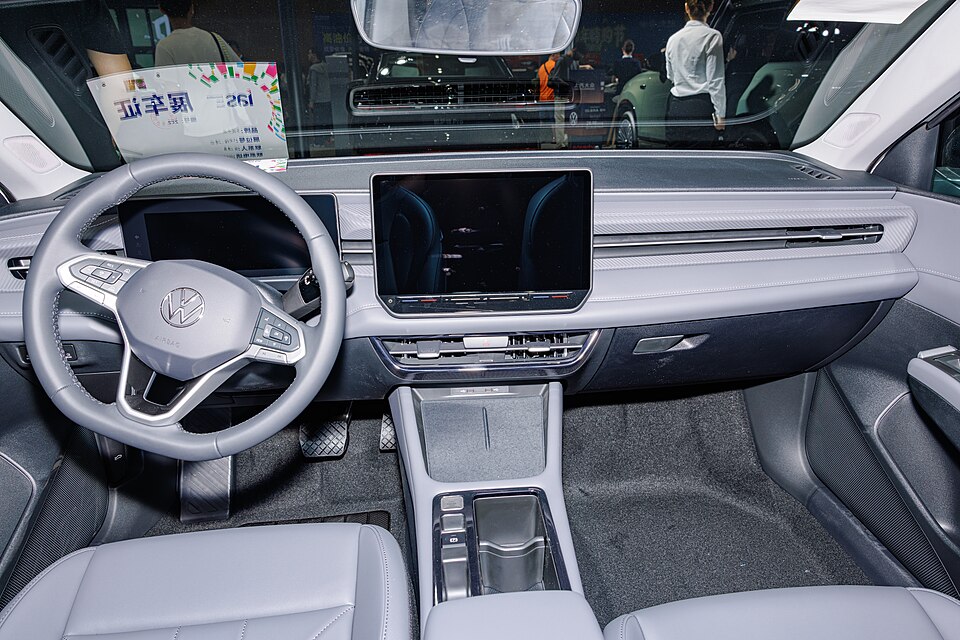 File:VOLKSWAGEN LAVIDA PRO INTERIOR.jpg