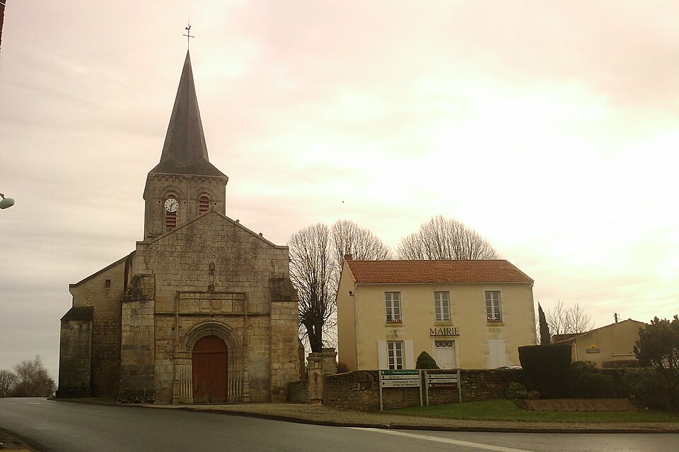 File:Église Saint-Rémi de Pouillé (2).jpg
