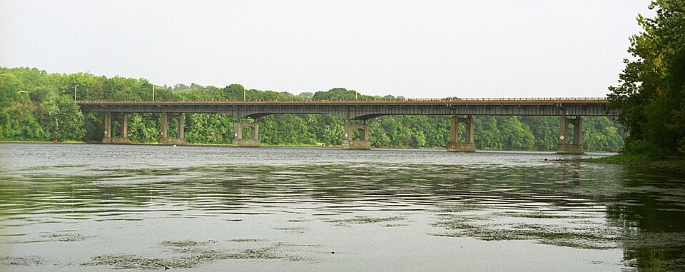 File:216 37 Enfield Suffield Veterans Bridge.jpg