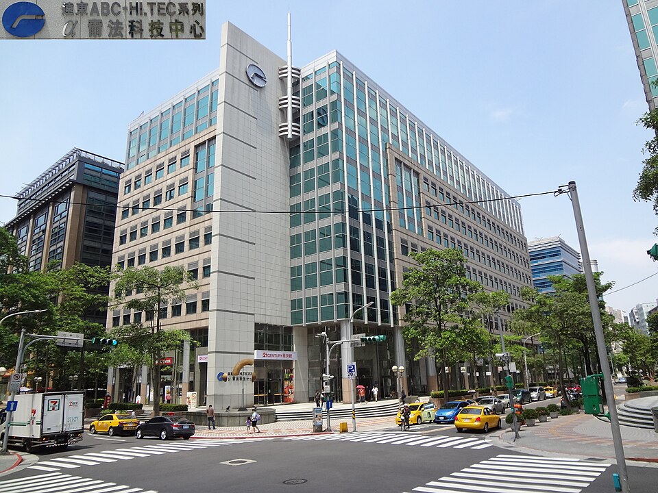File:Farglory Alpha Tech Center 20150724.jpg