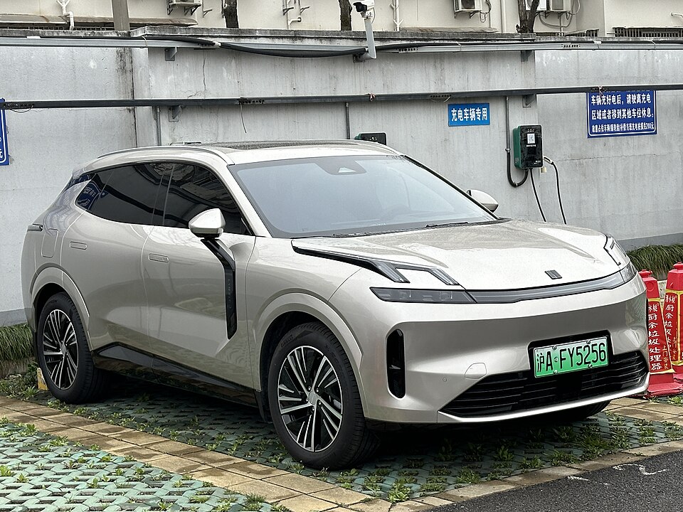 File:Lynk & Co 08 EM-P 006.jpg