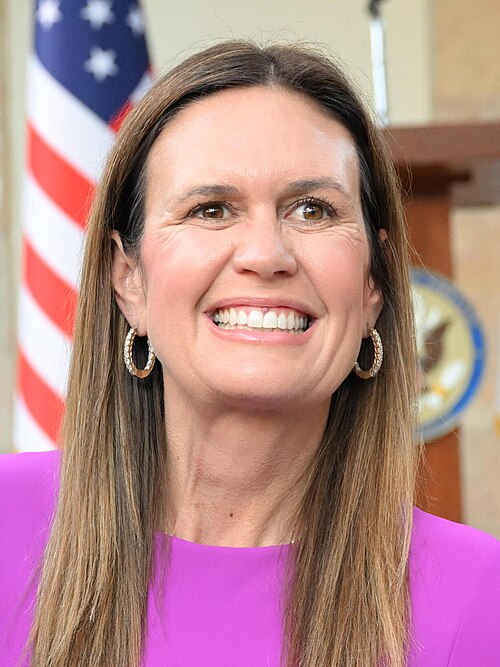 File:Mike and Sarah Huckabee Sanders (cropped1).jpg