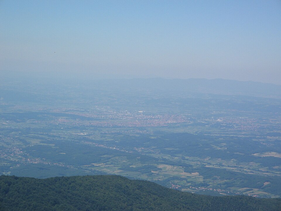 File:Крушевачка котлина са Беле стене.jpg