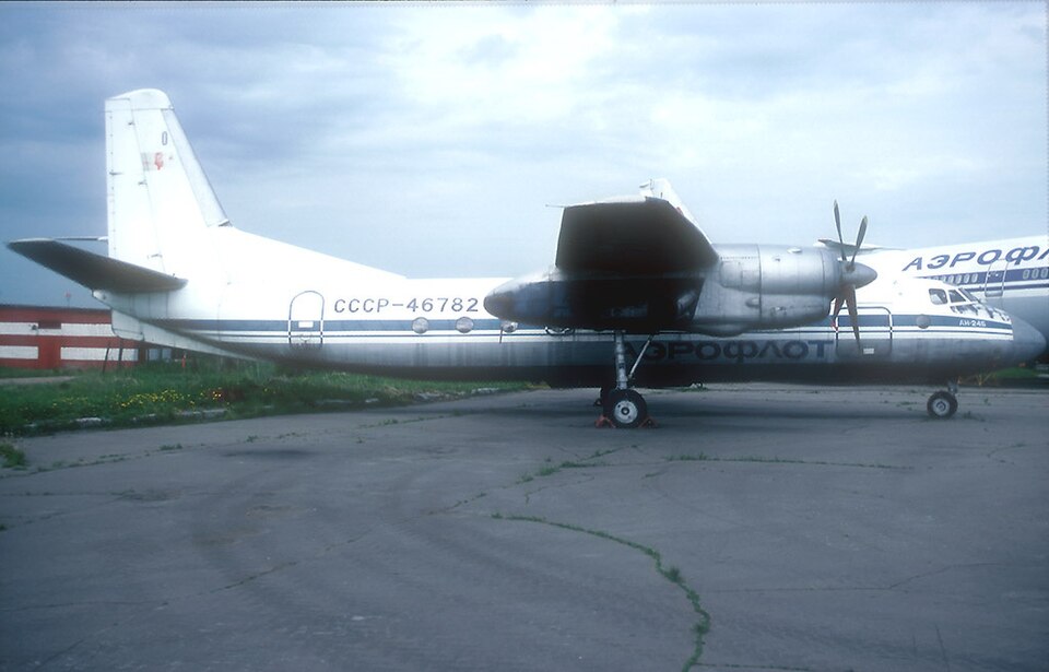 File:Antonov An-24, Aeroflot AN1089498.jpg