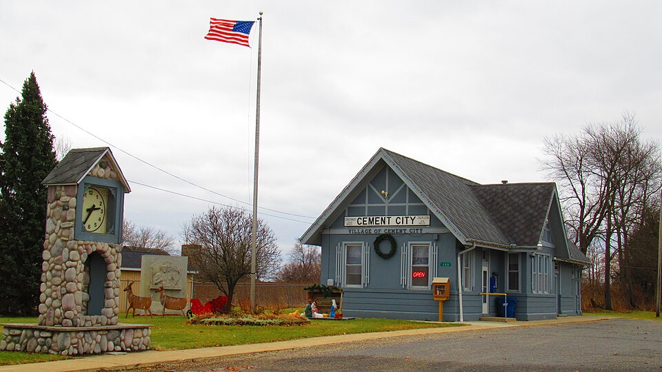File:Cement City, MI village hall.jpg