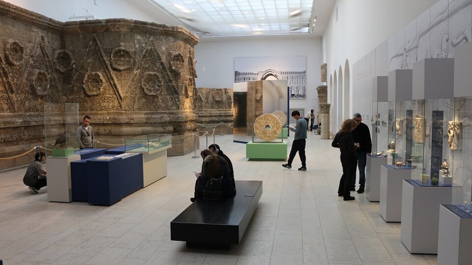 File:Ctesiphon Exhibition - Pergamonmuseum Berlin 2017.jpg