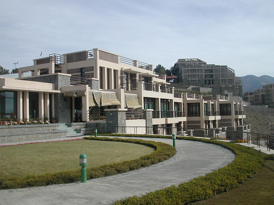 File:JUIT Guest House.JPG