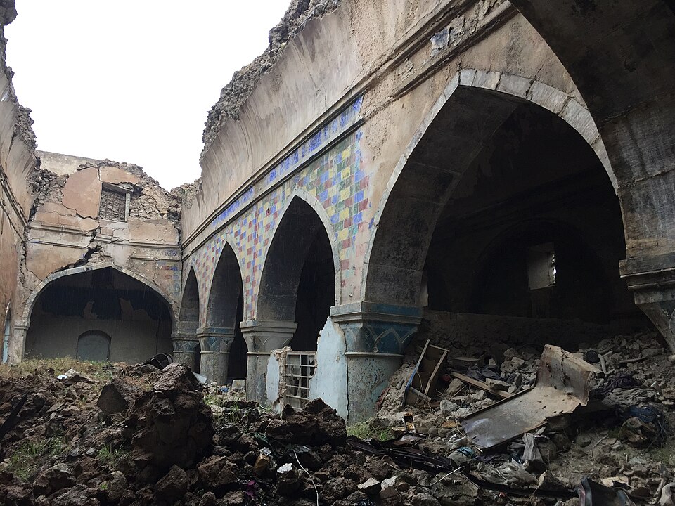 File:Temple internal yard ايوان الهيكل.jpg