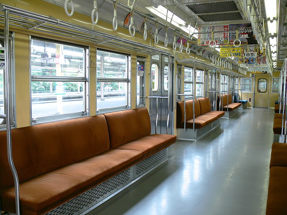 File:Tokyo-Metro-5000 Interior.JPG