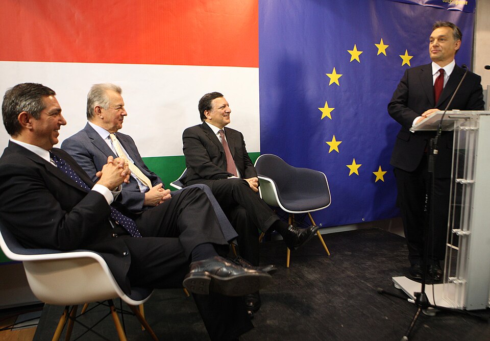 File:EuropaPont2011-01-07.jpg