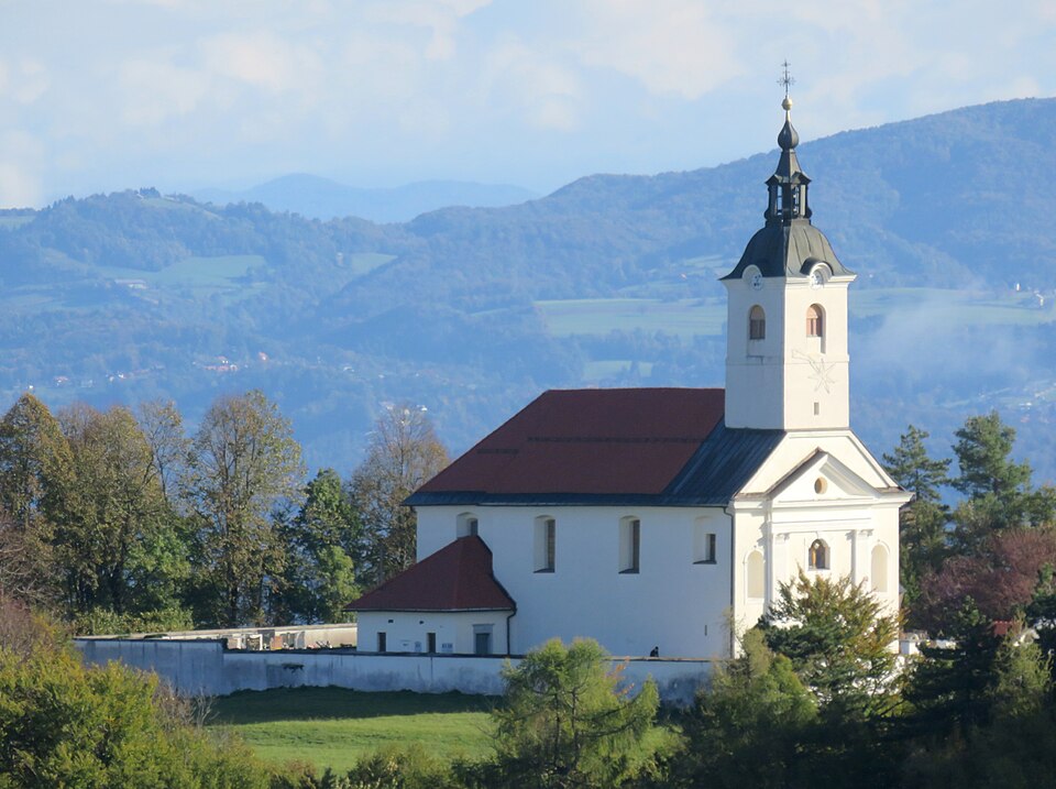 File:Golo Ig Slovenia - church 3.jpg