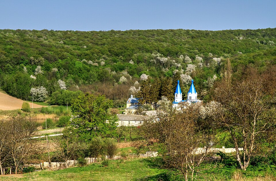 File:Manastirea Tiganesti Straseni (2).jpg