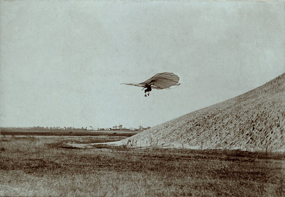 File:Otto Lilienthal gliding experiment ppmsca.02546.jpg
